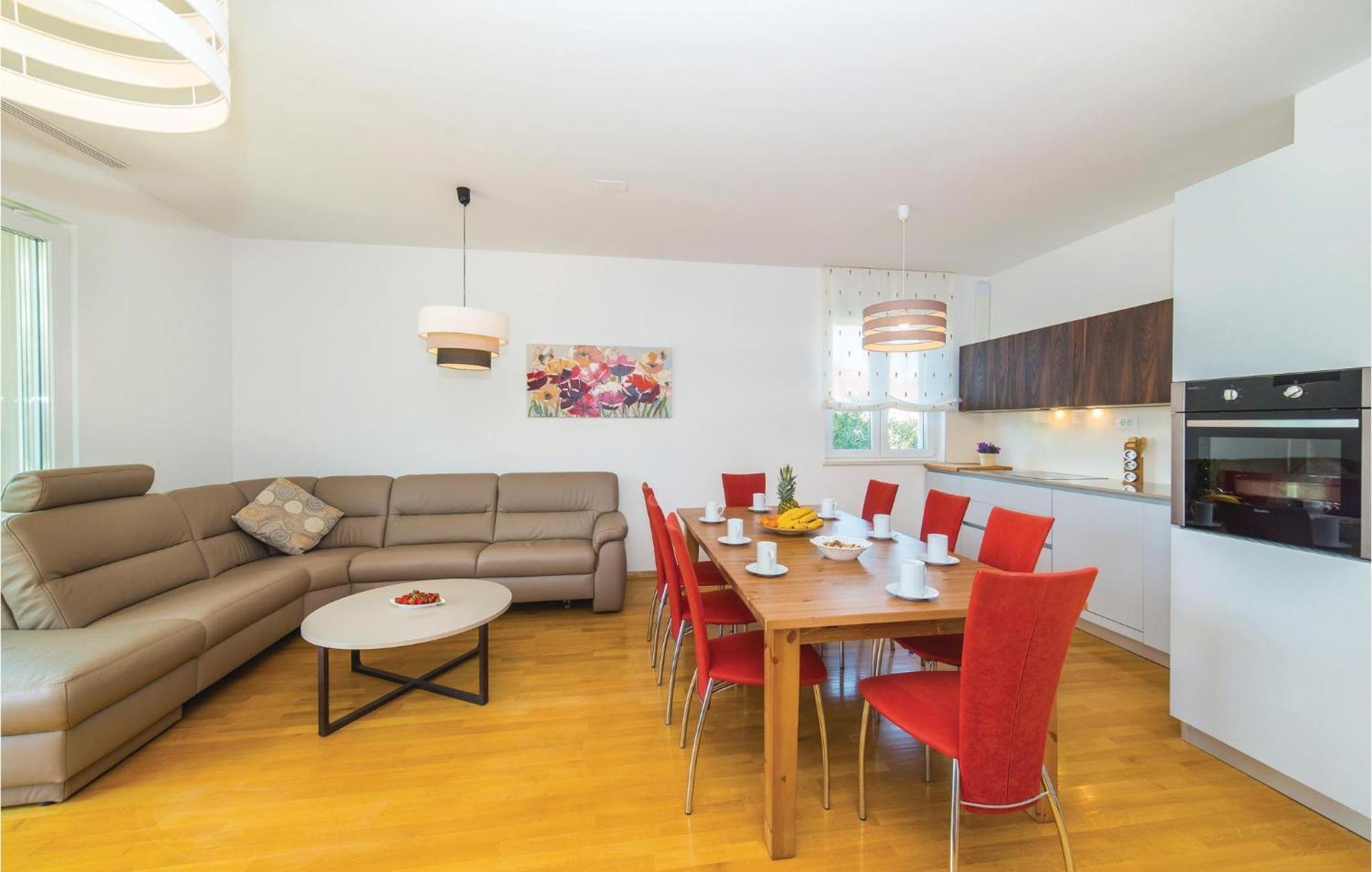 1 Bedroom Stunning Apartment In Kastel Gomilica Kastela Exterior photo