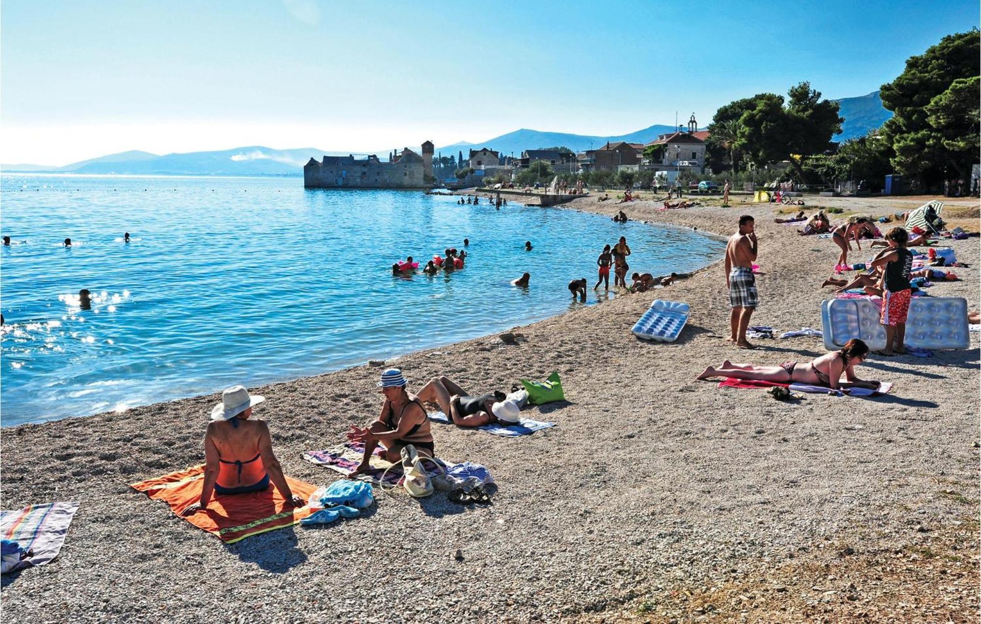 1 Bedroom Stunning Apartment In Kastel Gomilica Kastela Exterior photo